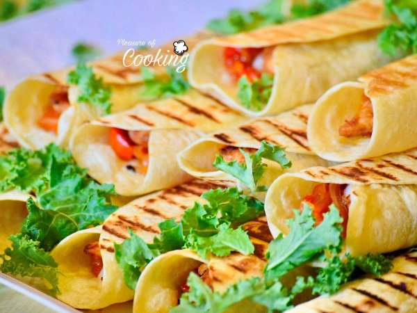Fajita, Chicken, bell pepper salsa,<br />
mozzarella cheese, tortillas