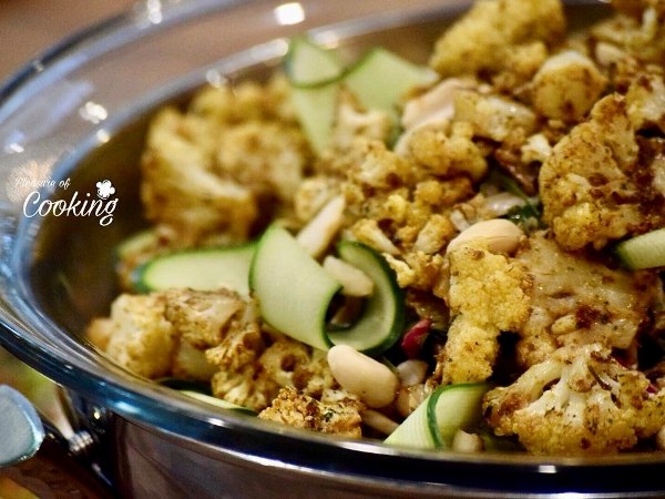 Mixed Greens, Greens, Cauliflower, Cabbage,<br />
Cucumber, Pine Nut, Blue Cheese dressing